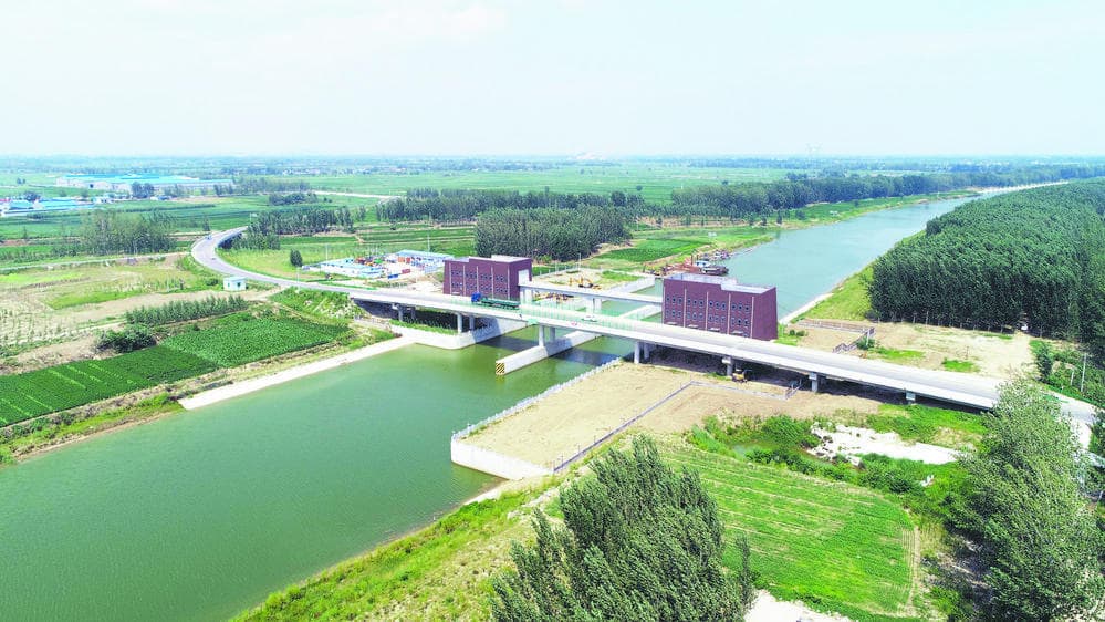 鄄城黄河公路大桥：德上高速鄄城黄河公路大桥（页面图注原文：'德上高速鄄城黄河公路大桥'）