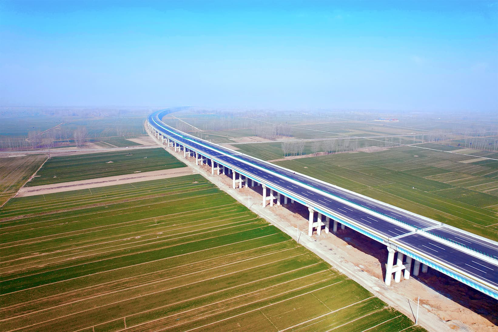 濮阳白堽黄河大桥：濮阳白堽黄河公路大桥建成通车（中建官网通车纪实配图，主桥全景）