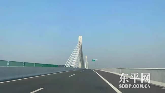 聊城黄河公路大桥：聊泰黄河公路大桥（东阿至东平黄河公路大桥）通车现场（东平网报道第二张配图）