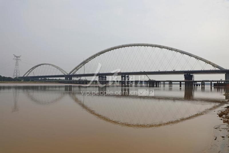 齐鲁黄河大桥：建设中的齐鲁黄河大桥（2021年8月，人民图片网图集）