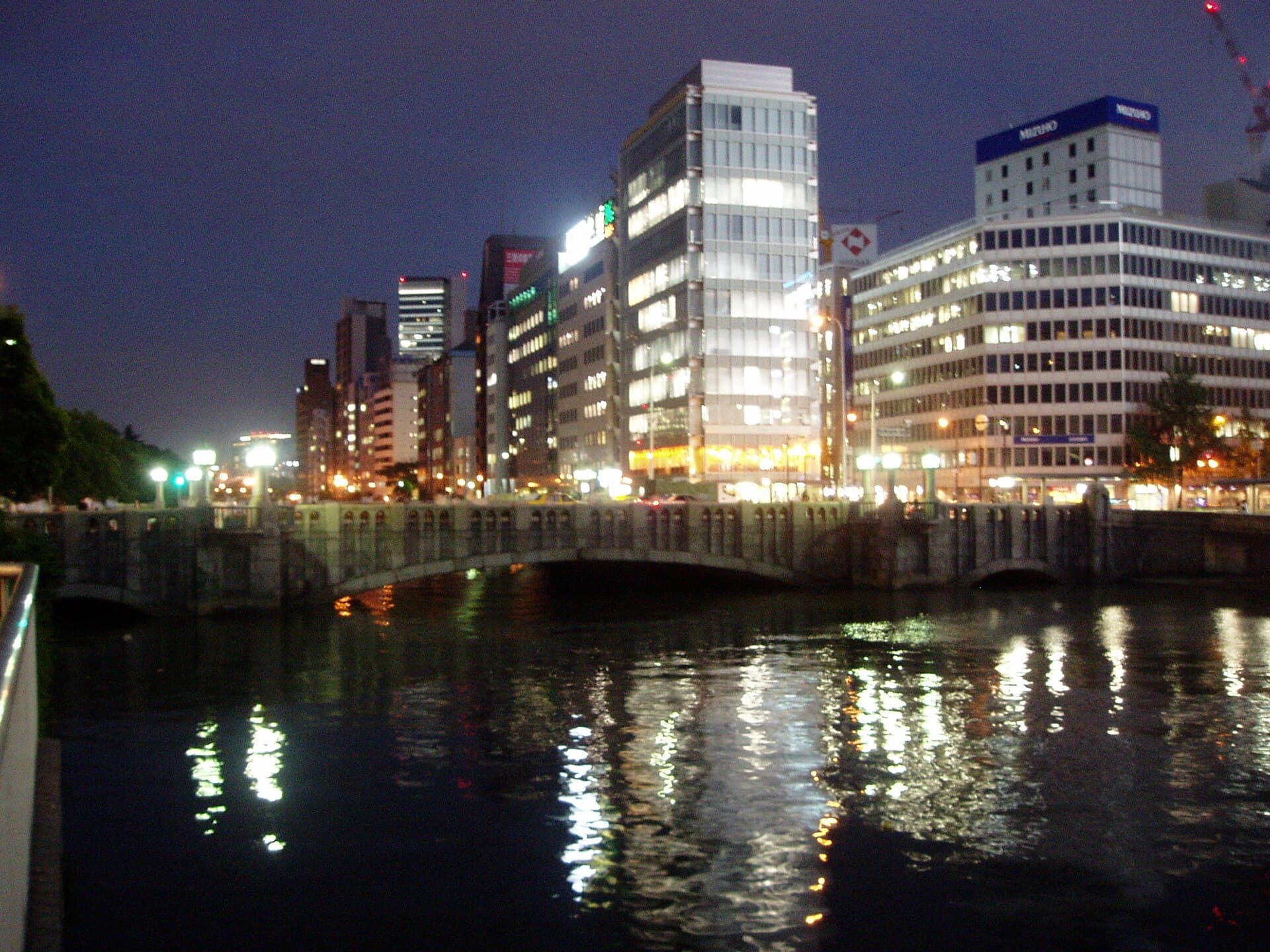 淀屋桥：淀屋桥：Wikimedia Commons 文件「淀屋橋 01.JPG」中的桥梁实景。