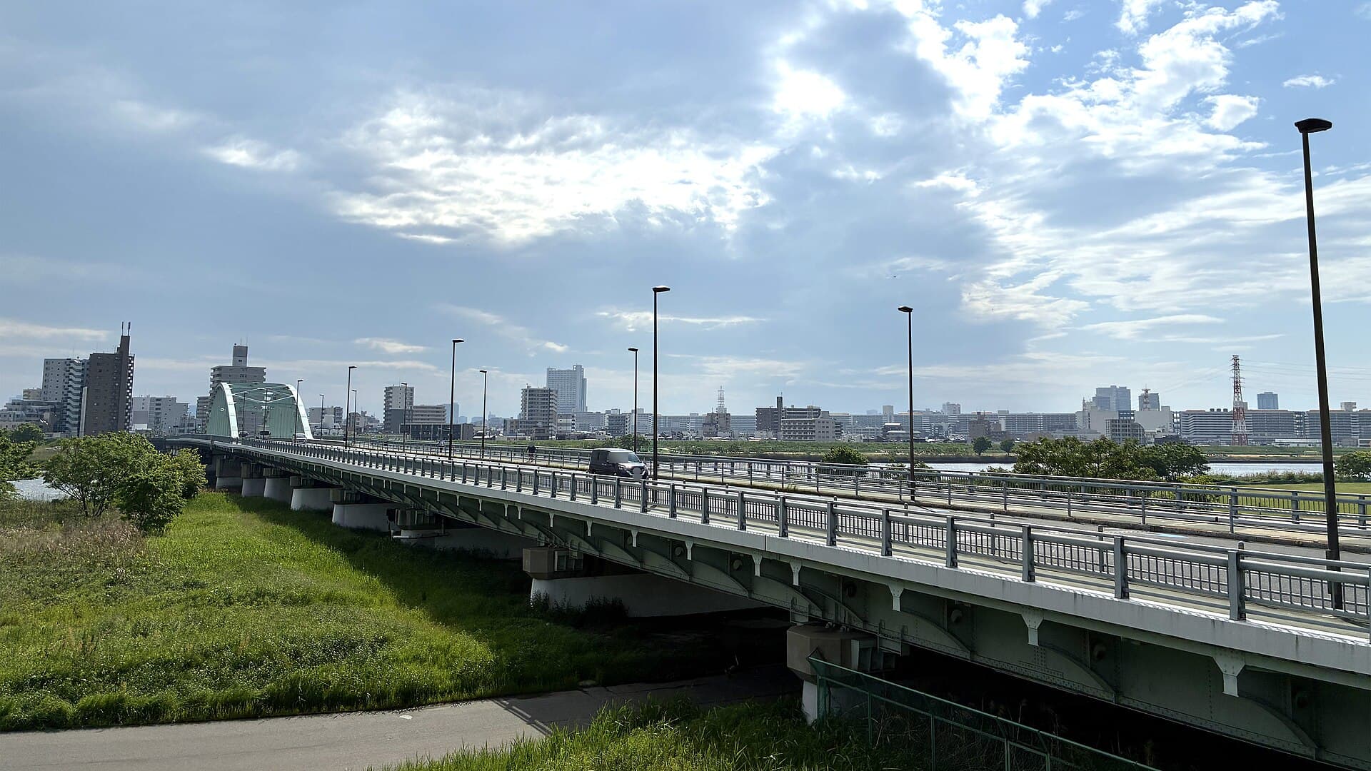 四木桥：四木桥：Wikimedia Commons 文件「Yotsugi bridge 20260503 145103.jpg」中的桥梁实景。