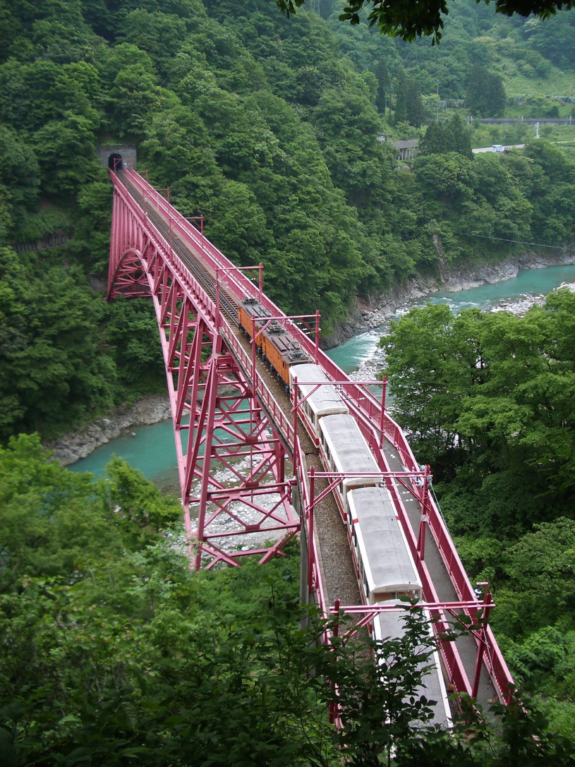 新山彦桥主视觉